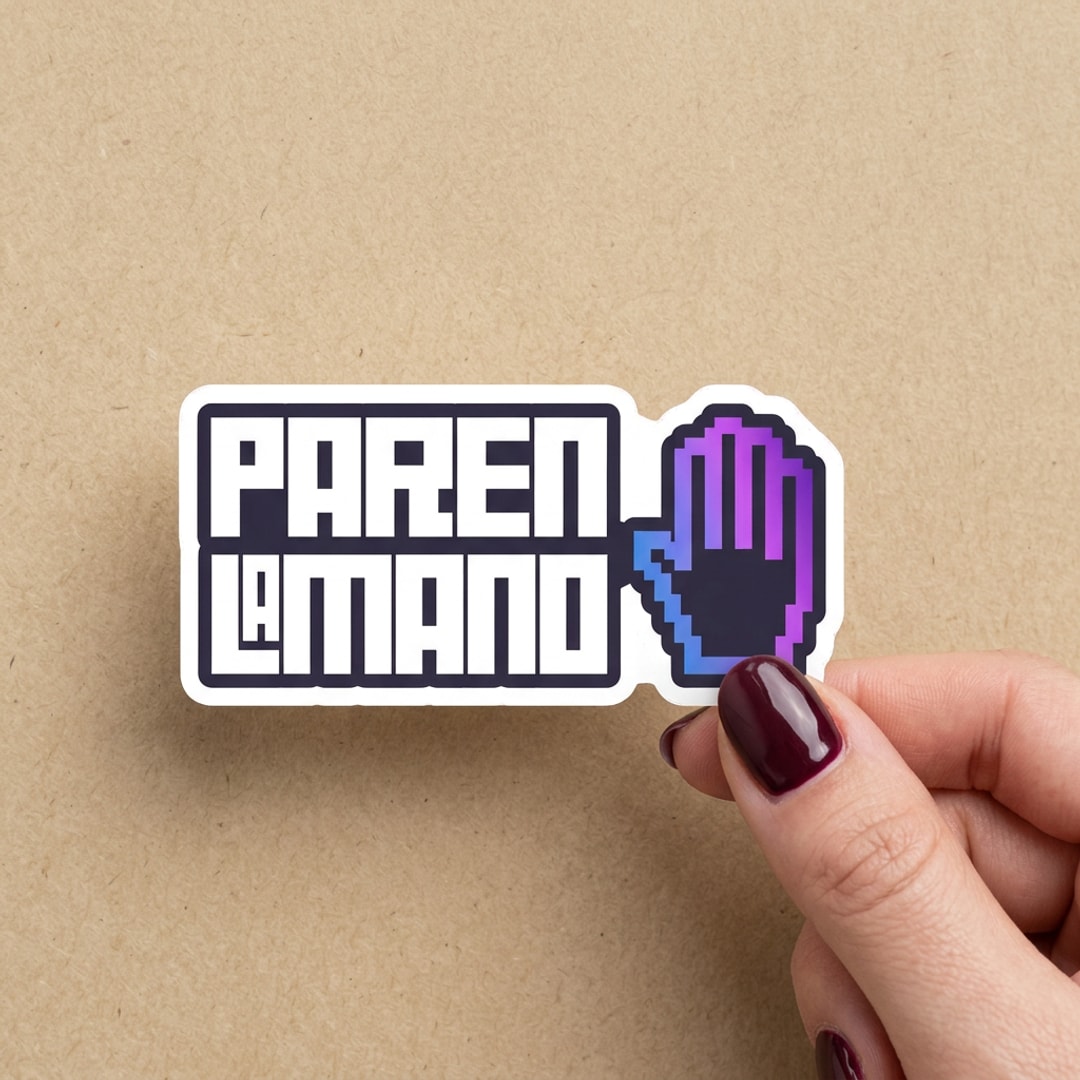 Pegatina Paren la Mano con mano pixelada sostenida en la mano, a tamaño real