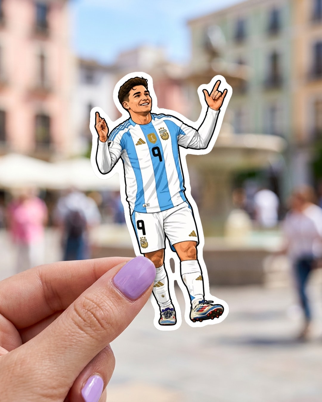 Pegatina Julián Álvarez celebrando con Argentina sostenida en la mano, a tamaño real