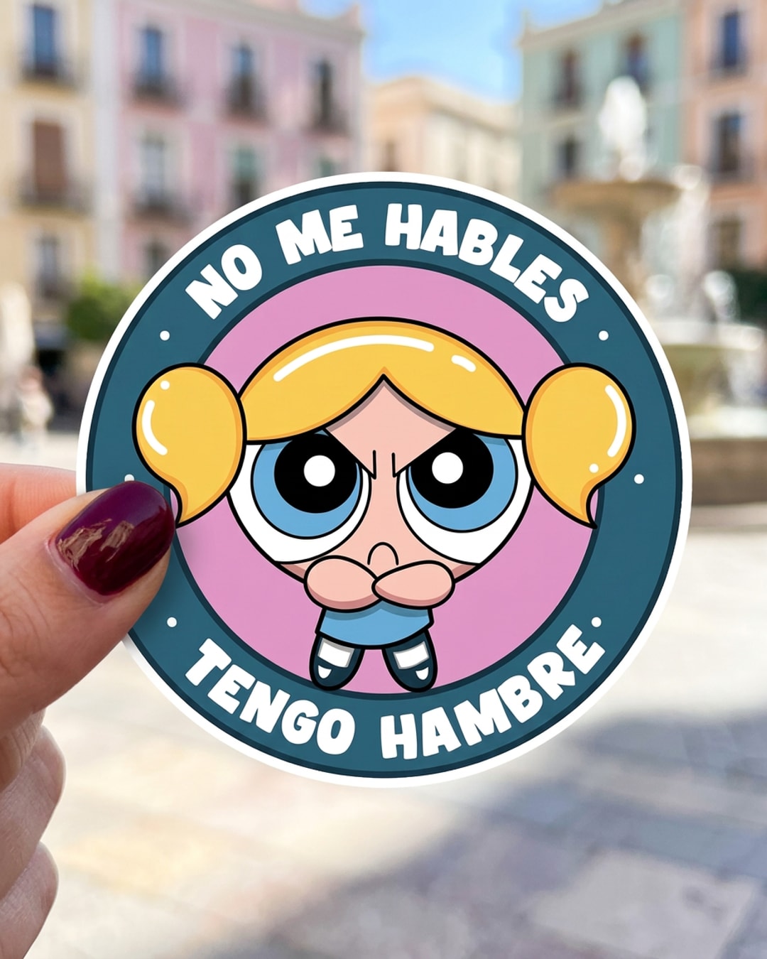 Pegatina Burbuja enfadada No me hables tengo hambre sostenida en la mano, a tamaño real