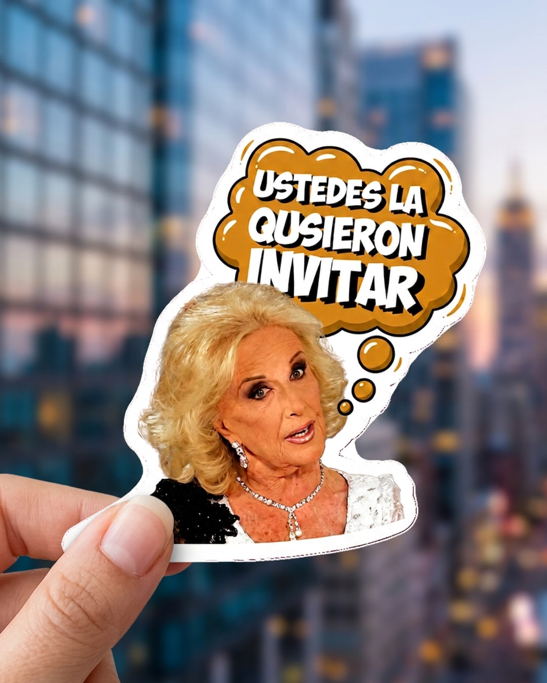Pegatina Mirtha Legrand Ustedes la quisieron invitar sostenida en la mano, a tamaño real